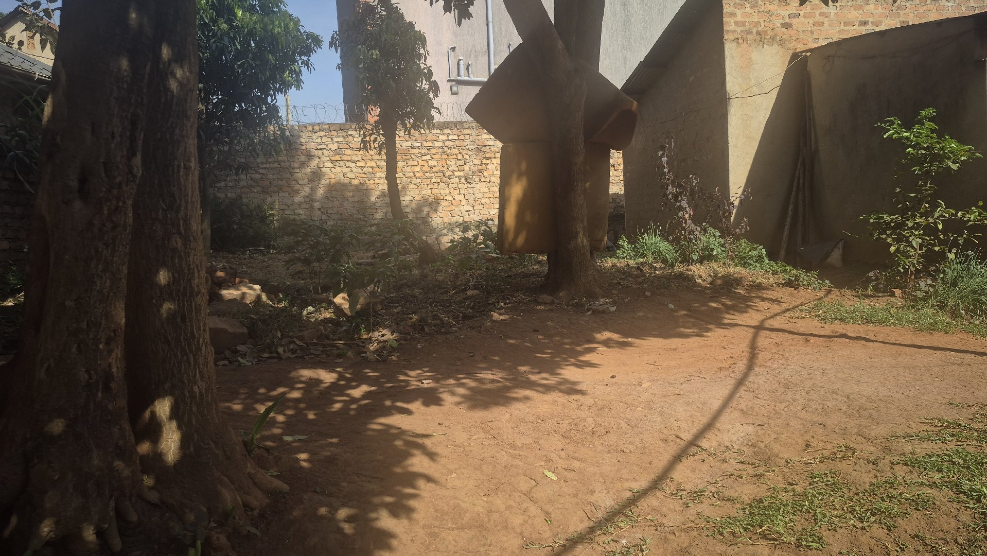 PRIME RESIDENTIAL PLOT &  HOUSE  FOR SALE – KYADONDO BUKOTO